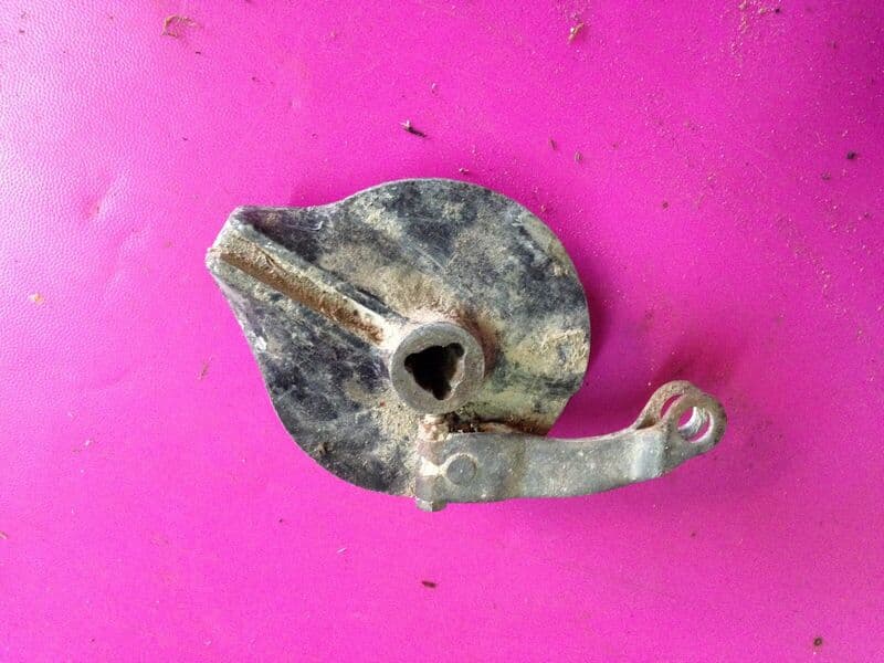 Flasque de frein arrière à tambour Honda 400 CB N — photo 1/2