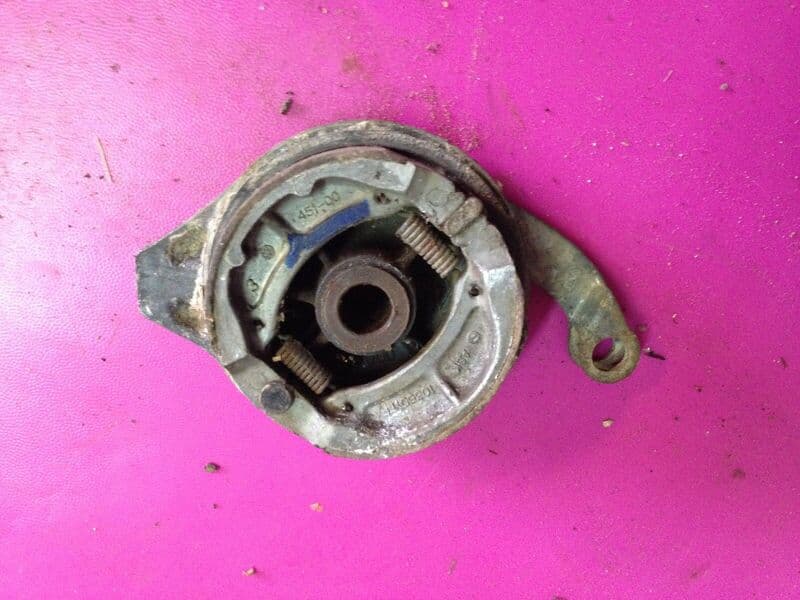 Flasque de frein arrière à tambour Honda 400 CB N — photo 2/2