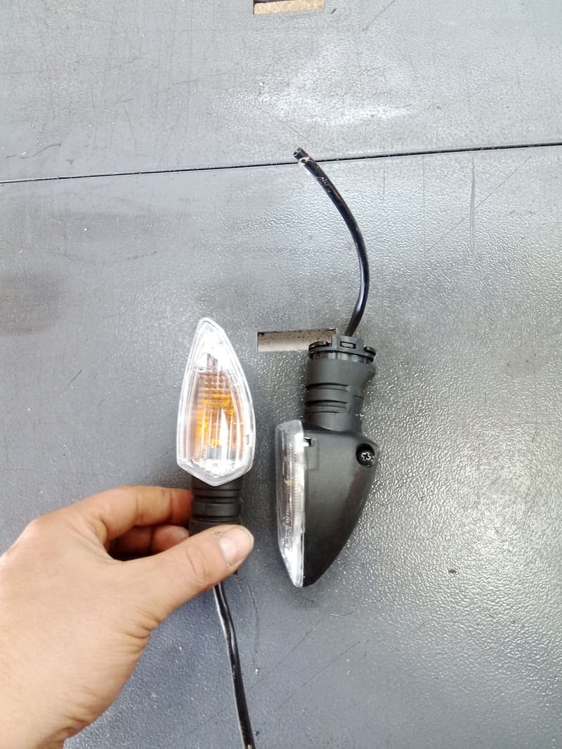 Clignotants avant Yamaha MT125 MT 125 — photo 1/1