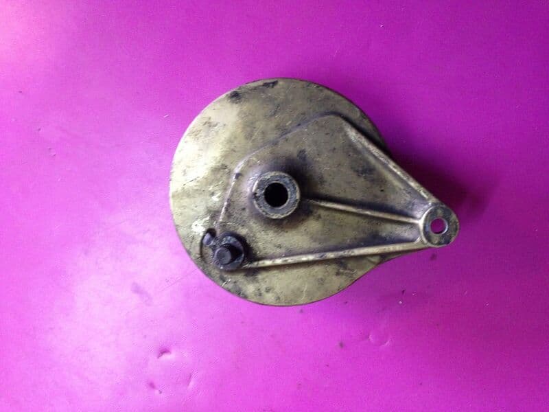 Flasque de frein avant à tambour Honda 400 CB N — photo 1/2