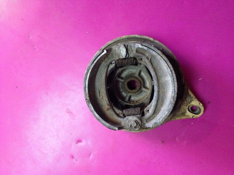 Flasque de frein avant à tambour Honda 400 CB N — photo 2/2