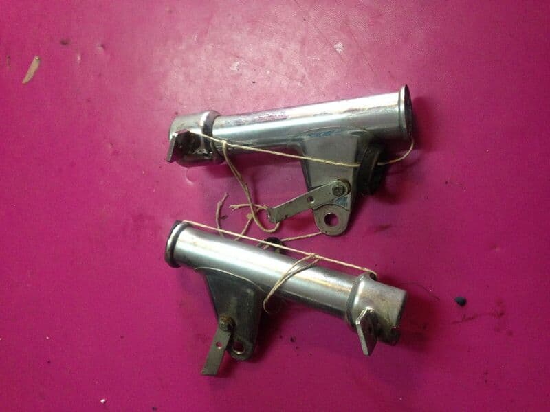 Pattes de support phare avant Honda 400 CB N — photo 1/1