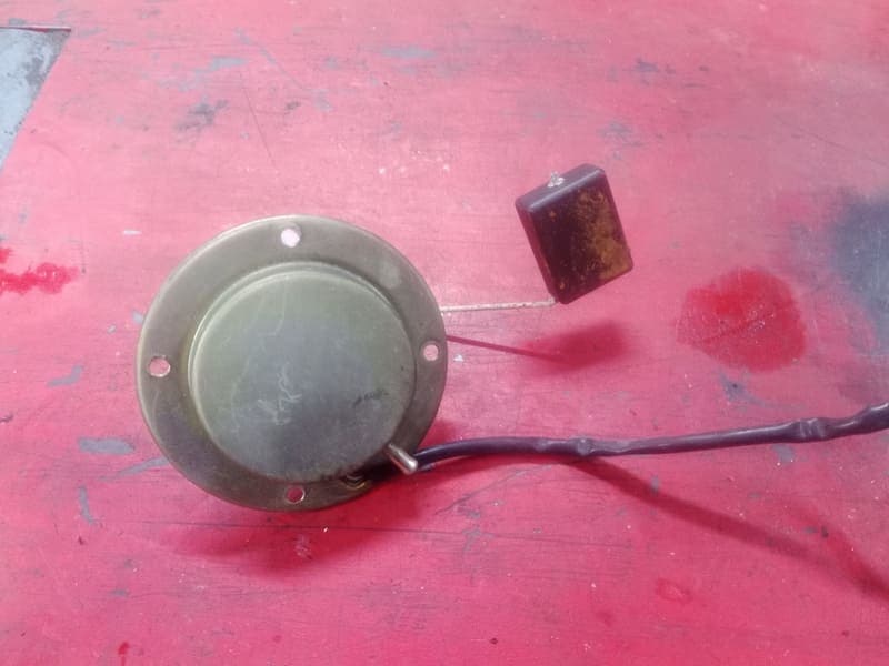 Jauge à essence de réservoir Suzuki 750 GSXF gr78a — photo 2/2