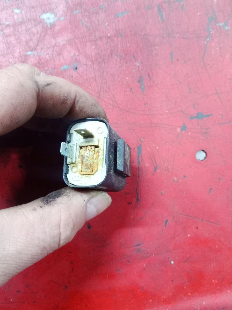 centrale relais clignotants Suzuki 750 GSXF gr78a — photo 2/2