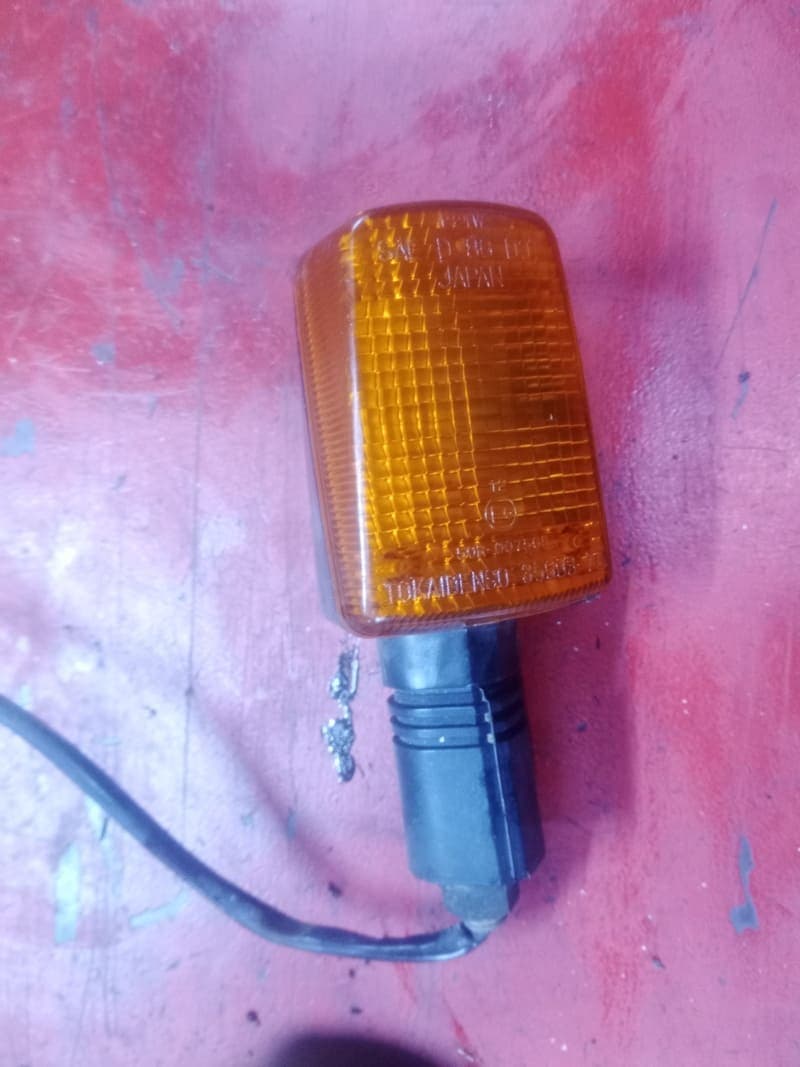 clignotant arrière Suzuki 750 GSXF gr78a — photo 3/4