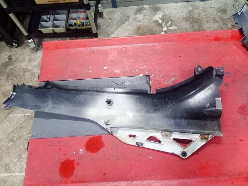 coque arrière carénage latéral gauche Suzuki 750 GSXF gr78a — photo 2/2