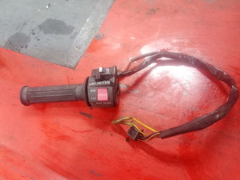 commodo droit avec tube de gaz, poignée d’accélérateur Suzuki 750 GSXF Gr78a — photo 1/2