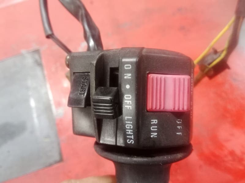 commodo droit avec tube de gaz, poignée d’accélérateur Suzuki 750 GSXF Gr78a — photo 2/2