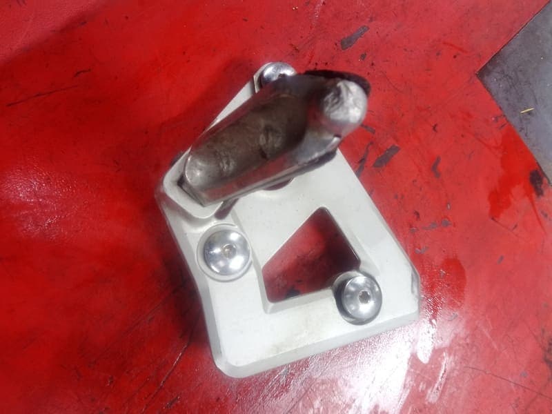 Platine de cale pied avant droite Suzuki 750 GSXF gr78a — photo 3/3
