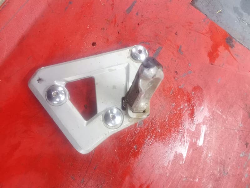 Platine de cale pied avant gauche Suzuki 750 GSXF gr78a — photo 1/3