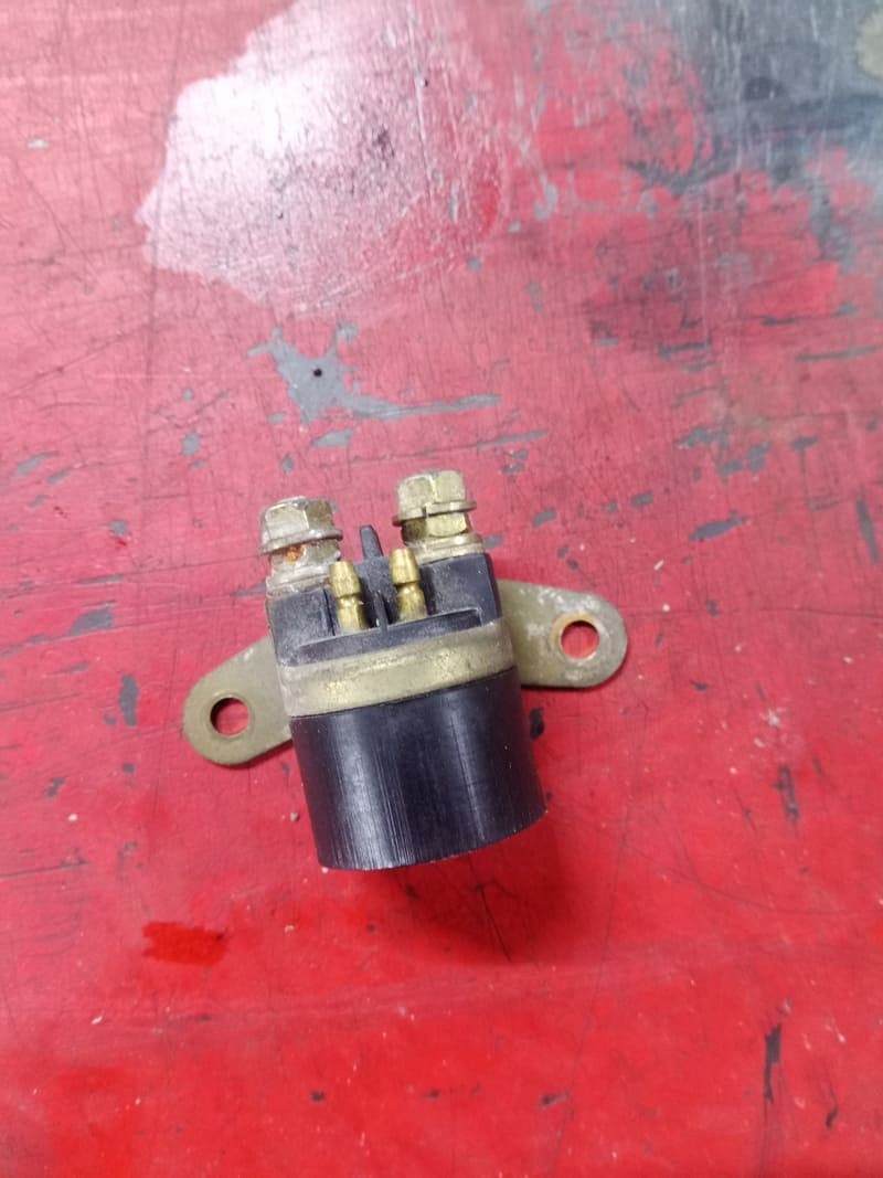 relais de démarreur Suzuki 750 GSXF gr78a — photo 1/1