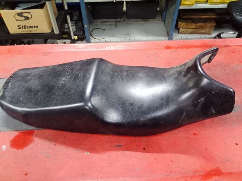 selle Suzuki 750 GSXF gr78a — photo 1/3
