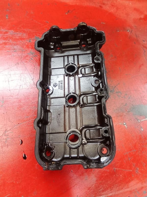 cache culbuteurs, couvre culasse Triumph 1050 Speed triple 2015 — photo 2/2