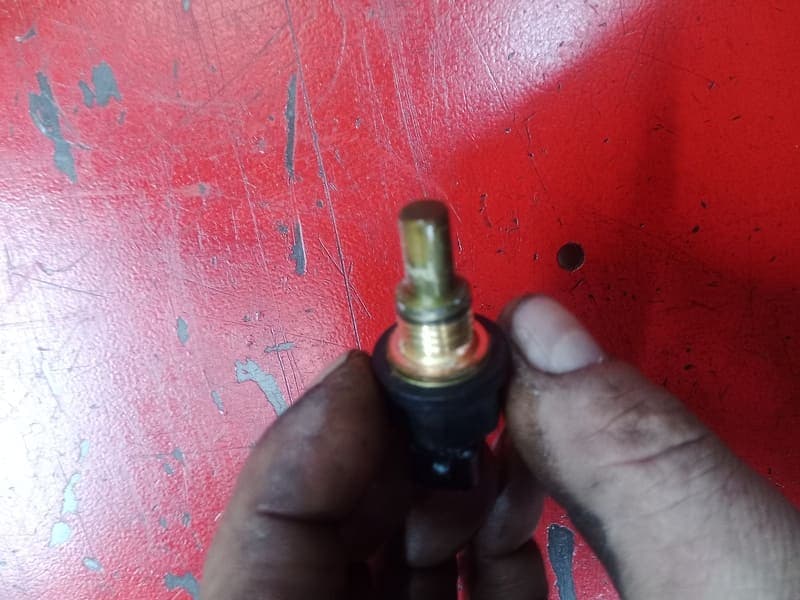 capteur sonde de température Triumph 1050 Speed triple 2015 — photo 3/3
