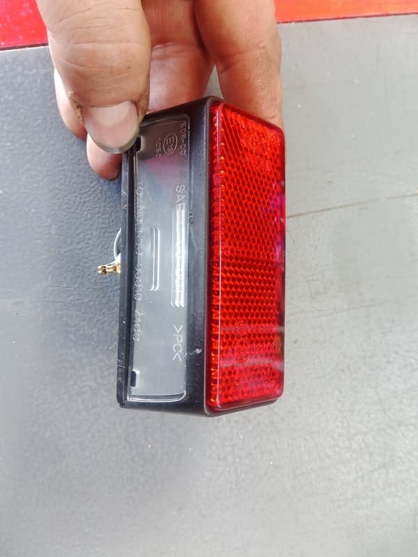 éclairage de plaque Suzuki 650 SFV Gladius 09-16 — photo 1/2