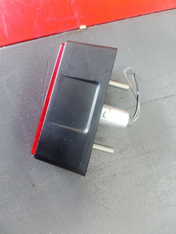 éclairage de plaque Suzuki 650 SFV Gladius 09-16 — photo 2/2