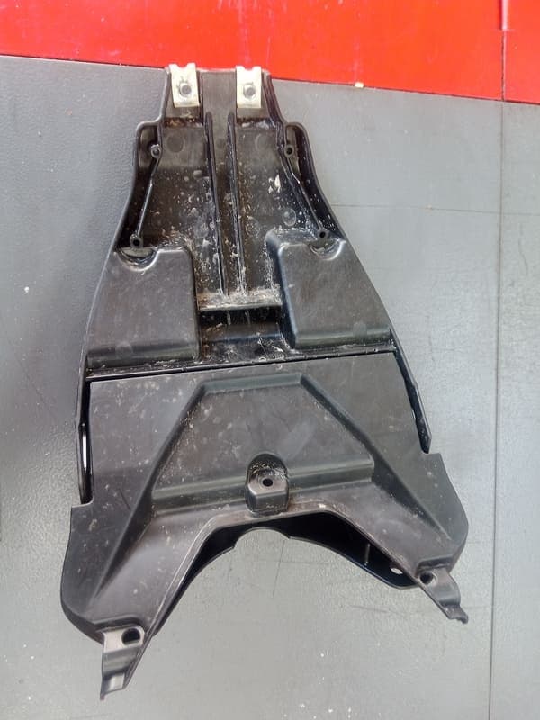intérieur support de plaque Suzuki 650 SFV Gladius 09-16 — photo 1/2