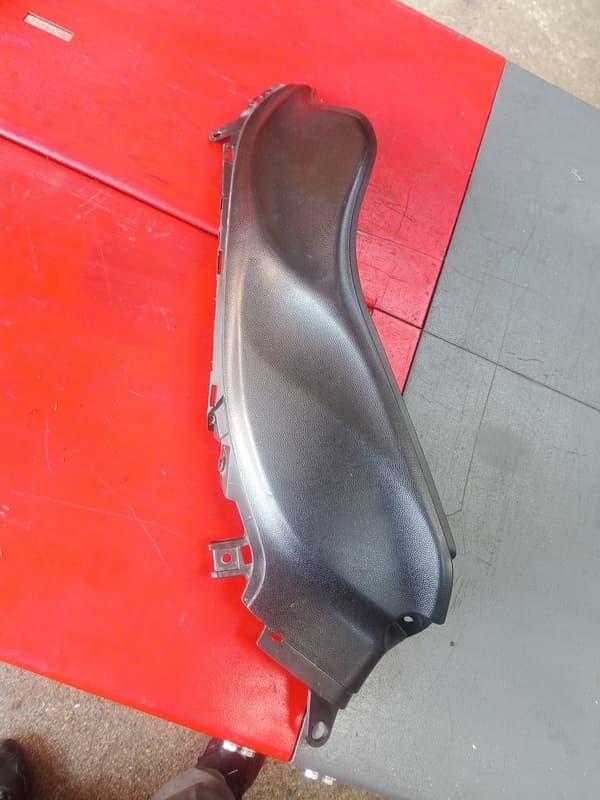 intérieur de carénage droit Suzuki 1300 1340 Hayabusa 08-15 — photo 1/2