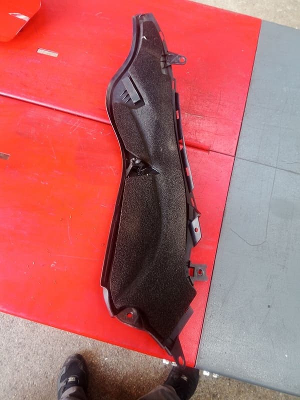 intérieur de carénage droit Suzuki 1300 1340 Hayabusa 08-15 — photo 2/2