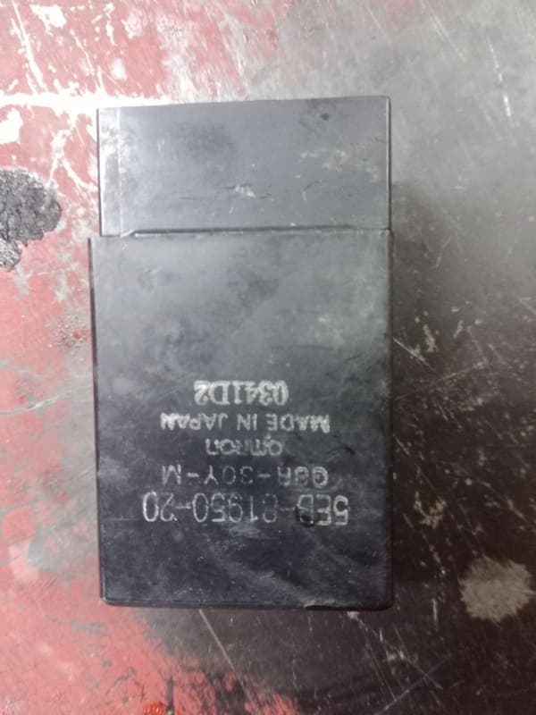 5EB-81950-20 Relais de pompe à essence Yamaha Fazer 1000 01-05, R1 00-01, R6 00-02 — photo 1/2