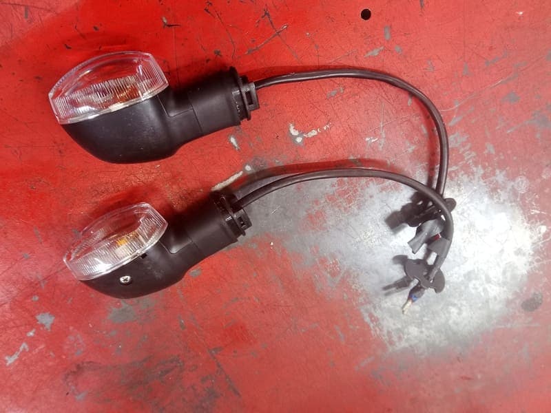 clignotants avant Yamaha MT09 MT-09 — photo 1/2