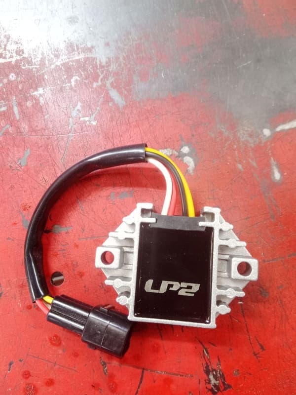 régulateur de tension Yamaha YFZ 450 F 04-11 — photo 1/2