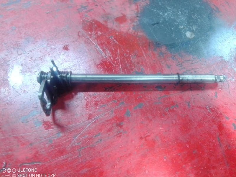 axe de sélecteur Suzuki 600 GSXR K4 K5 — photo 1/2