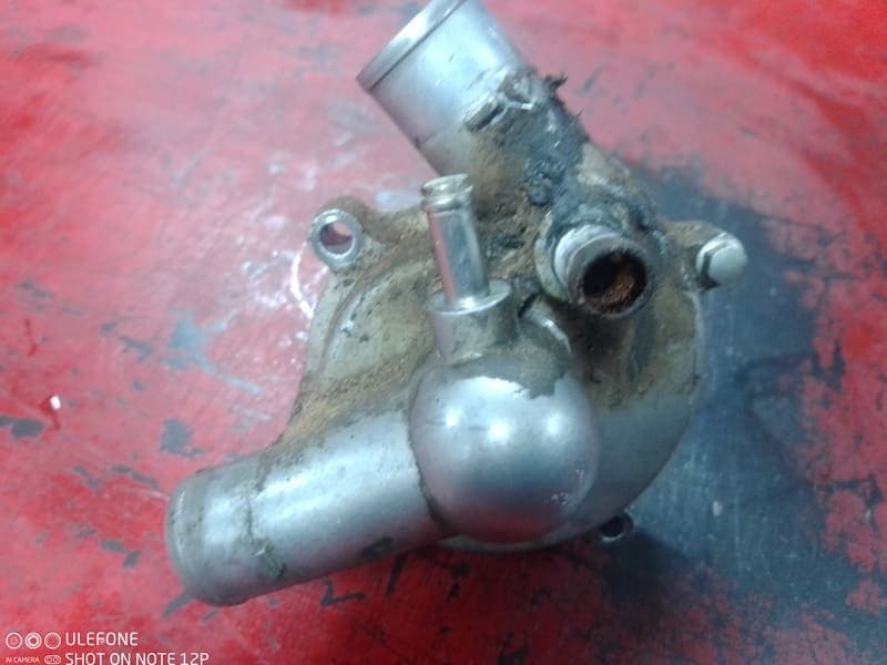Pompe à eau Suzuki 600 GSXR K4 K5 — photo 2/2