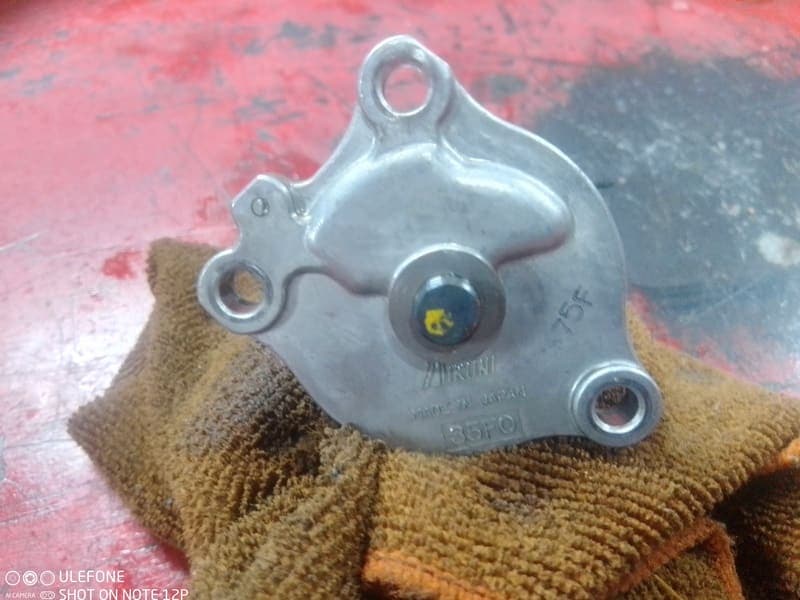 Pompe à huile Suzuki 600 GSXR K4 K5 — photo 1/2