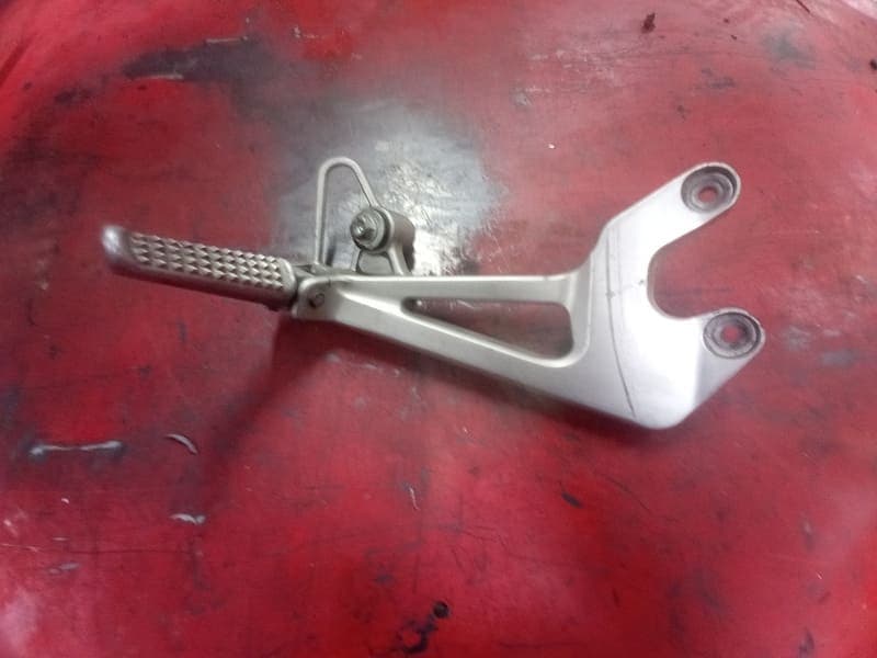 platine arrière droite Honda 800 VFR fi 1999 — photo 1/2
