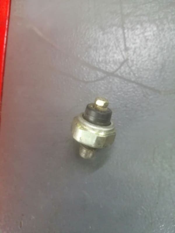 Capteur de pression d’huile Kawasaki 500 ER5 — photo 1/1