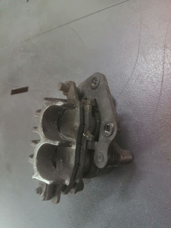 Etrier de frein avant Kawasaki 500 ER5 — photo 2/2