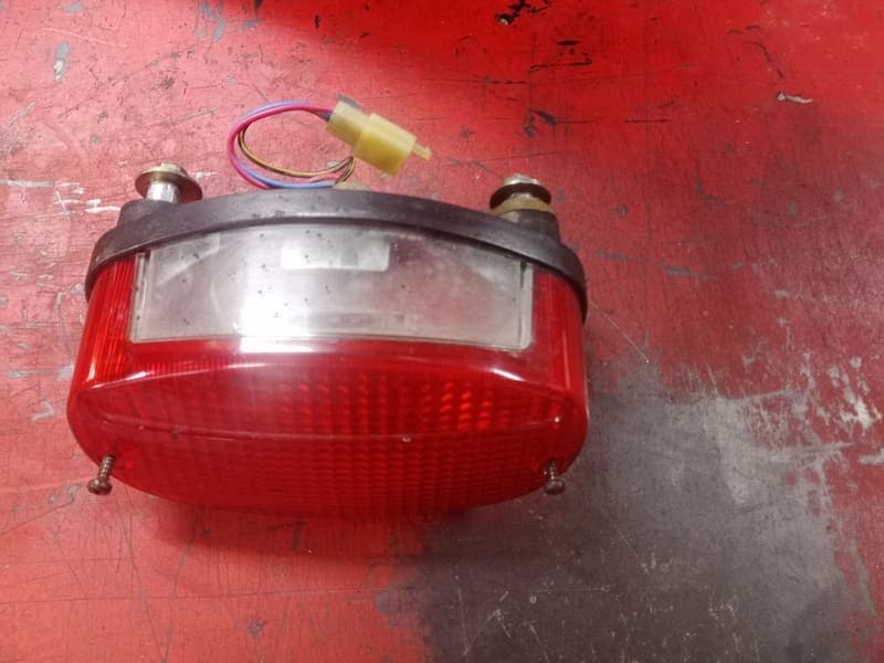 Feu arrière Kawasaki 500 ER5 — photo 1/2