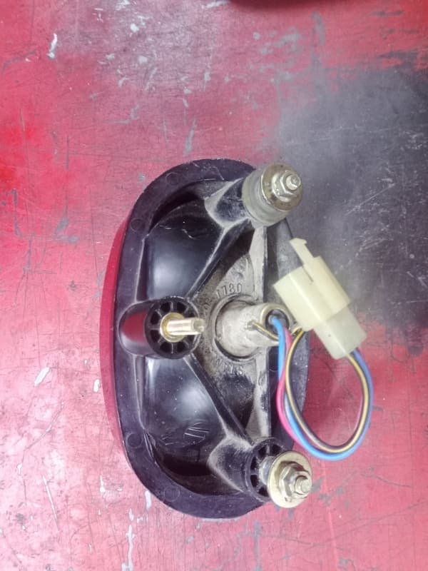 Feu arrière Kawasaki 500 ER5 — photo 2/2