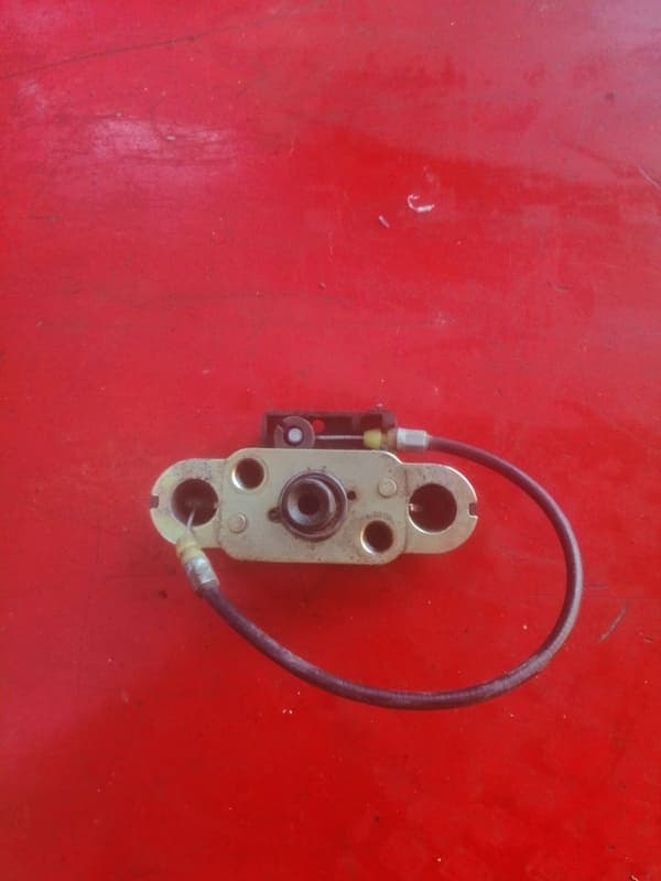 mécanisme d’ouverture de selle Kawasaki 500 ER5 — photo 1/2