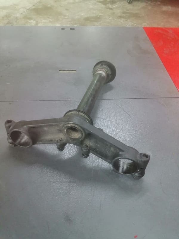 Té de fourche inférieur avec colonne de direction Kawasaki 500 ER5 — photo 2/2
