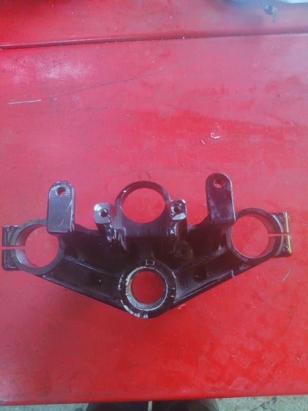 Té de fourche supérieur avec pontets de guidon Kawasaki 500 ER5 — photo 2/2