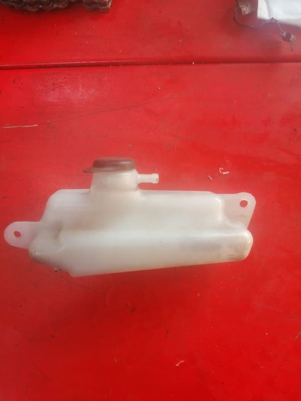 Vase d’expansion Kawasaki 500 ER5 — photo 1/1