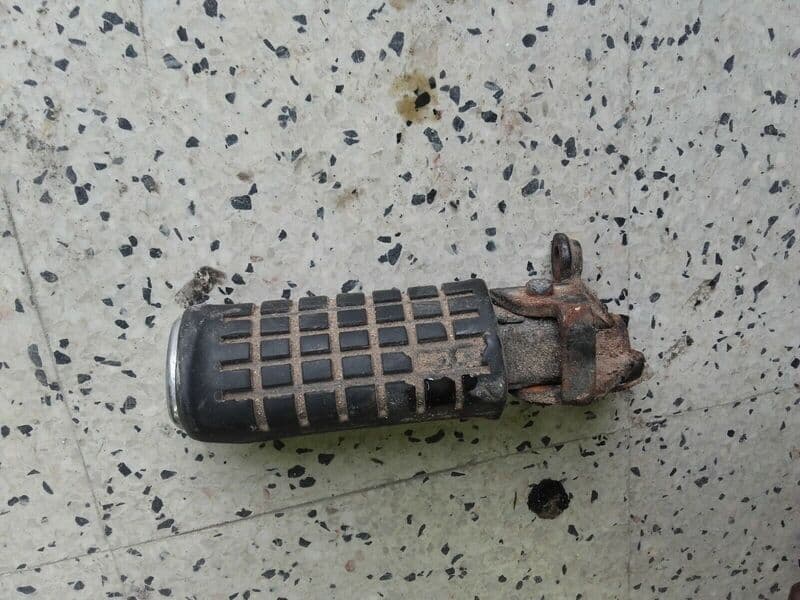 Cale pied avant gauche Honda 750 VF S Sabre rc07 — photo 1/2