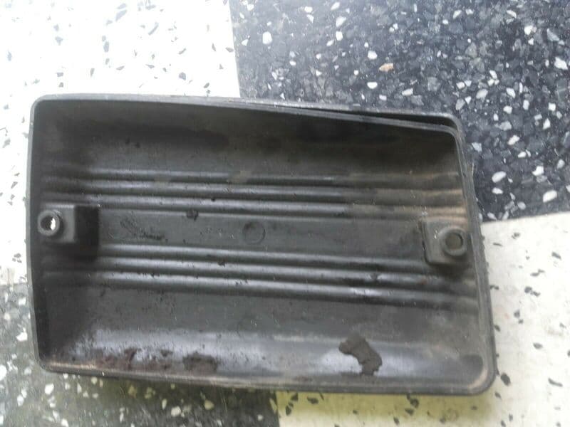 Carénage couvercle boite a air droit Honda 750 VF S Sabre rc07 — photo 2/2