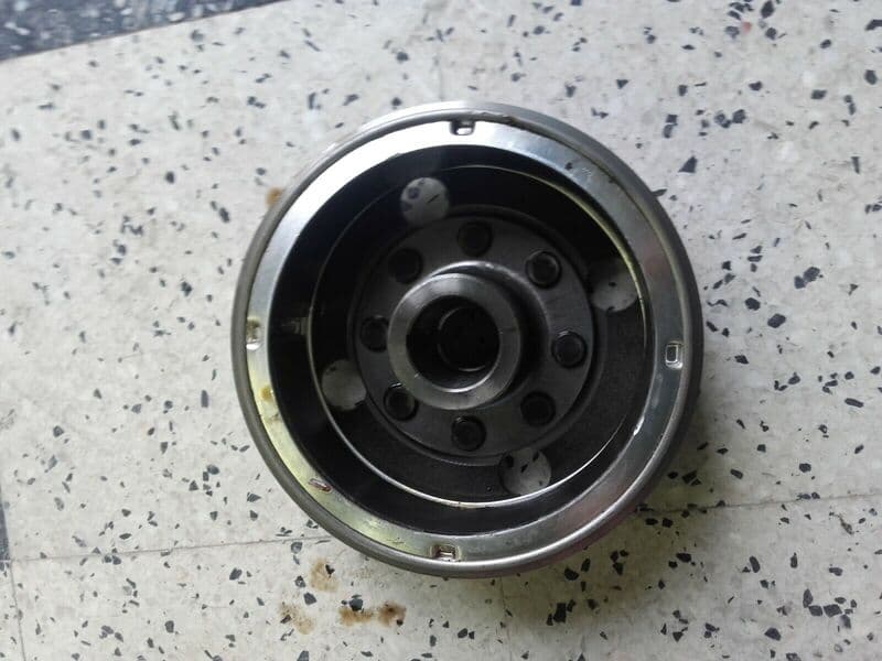 Rotor d’allumage Honda 750 VF S Sabre rc07 — photo 1/2