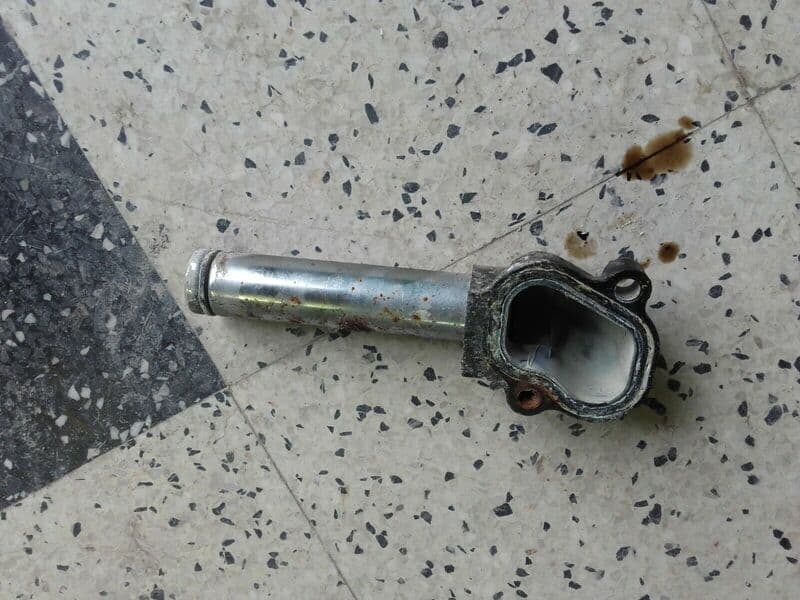 Tube d’eau Honda 750 VF S Sabre rc07 — photo 2/2