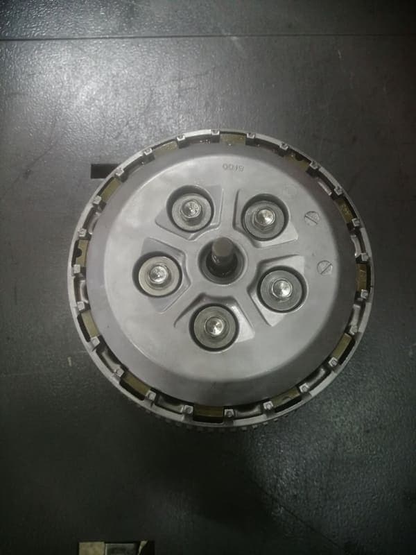 Embrayage complet (Cloche, noix, plateau, disques ….) Kawasaki Z1000 2013 — photo 1/2