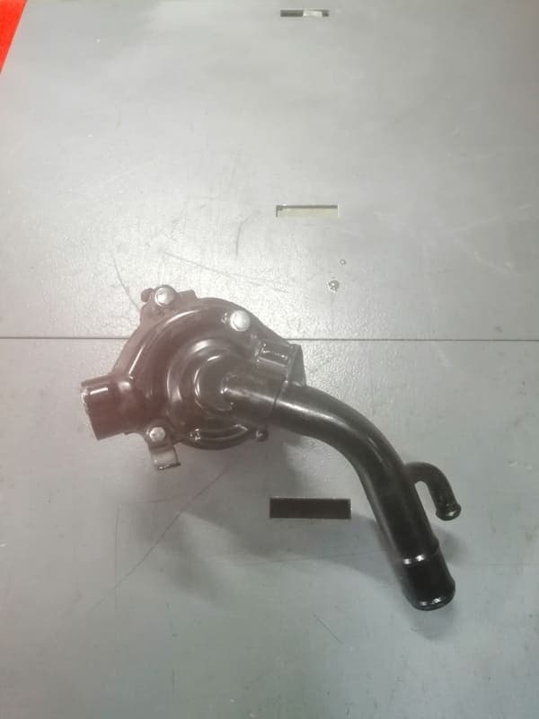 Pompe à eau Kawasaki Z1000 2013 — photo 1/2