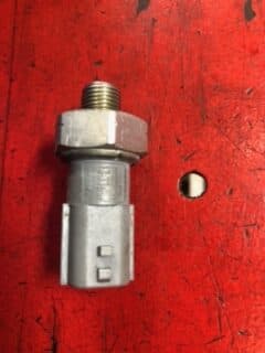 Capteur de pression d’huile KTM 790 Duke — photo 1/1