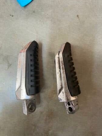 Cales pieds avant Suzuki 600 GSR 06-11 — photo 1/2