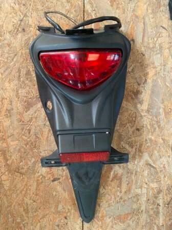 support de plaque avec feu arrière, Bavette Suzuki 650 SFV Gladius — photo 1/3