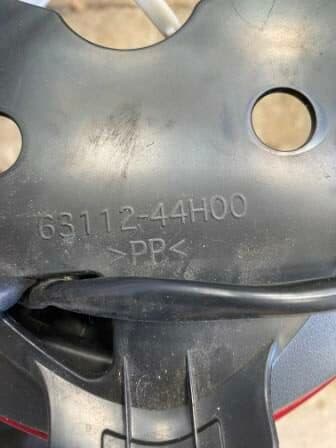 support de plaque avec feu arrière, Bavette Suzuki 650 SFV Gladius — photo 2/3