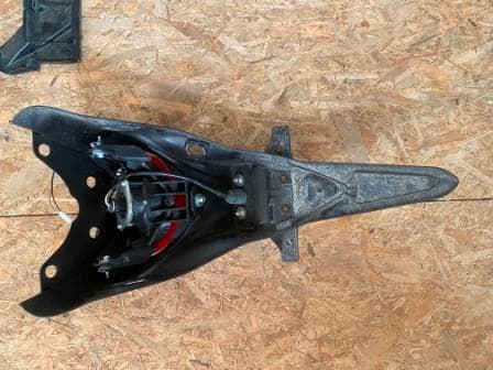support de plaque avec feu arrière, Bavette Suzuki 650 SFV Gladius — photo 3/3