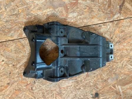 Renfort arrière de support de plaque, Bavette Suzuki 650 SFV Gladius — photo 1/3